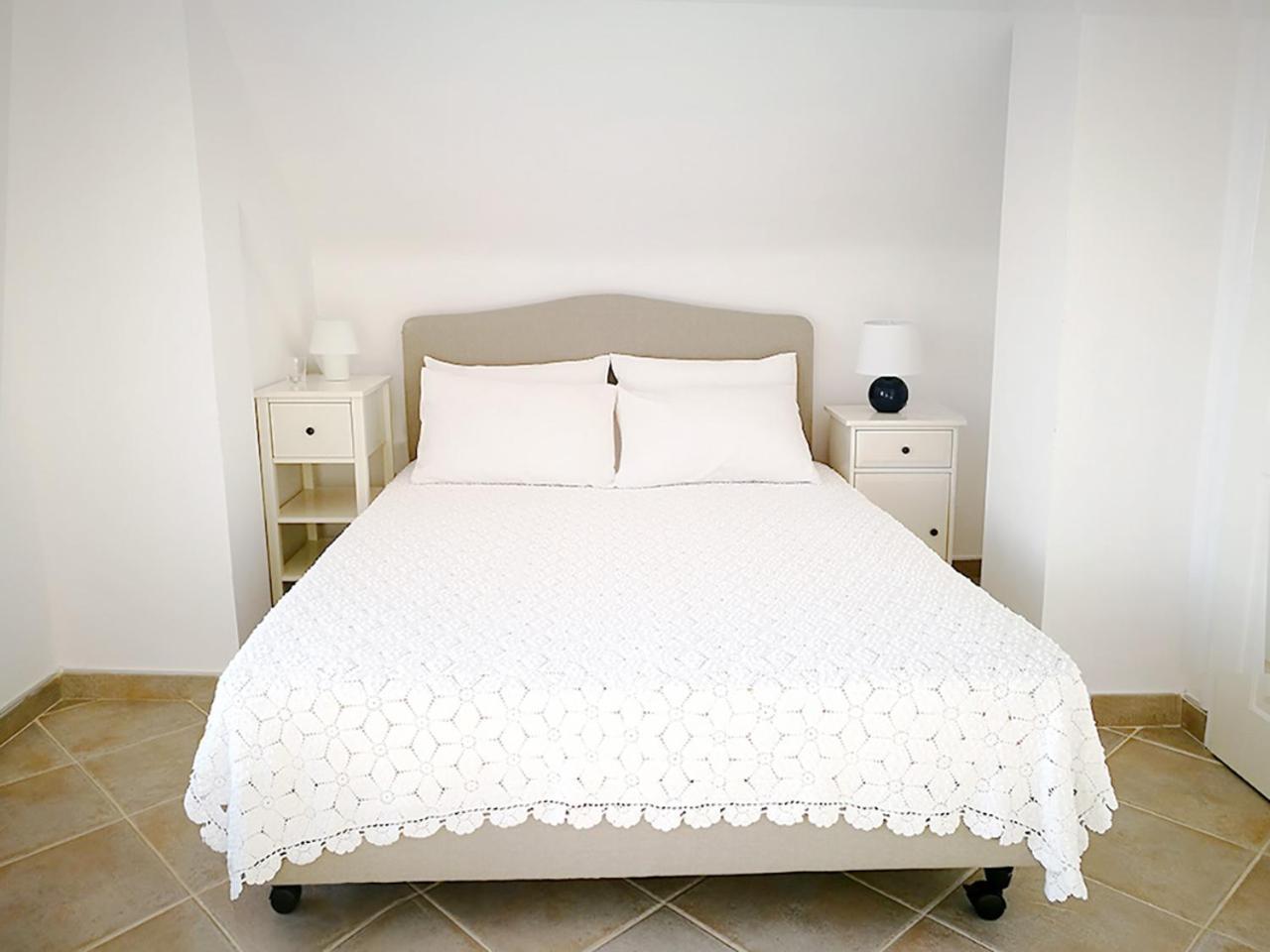 Olive Bay Hilltop Apartments 아몰리아니 객실 사진